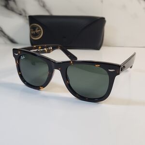 Ray-Ban Wayfarer Tortoise Sunglasses RB 2140. 50□22